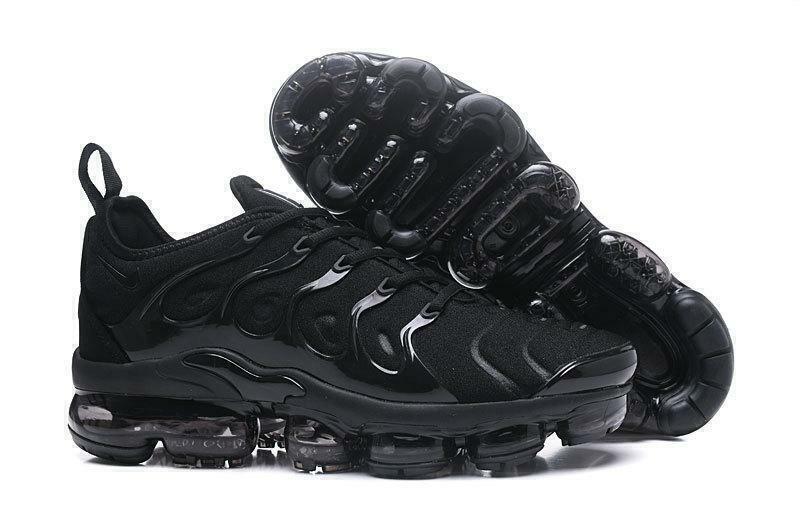 VaporMax Plus "Triple Black"
