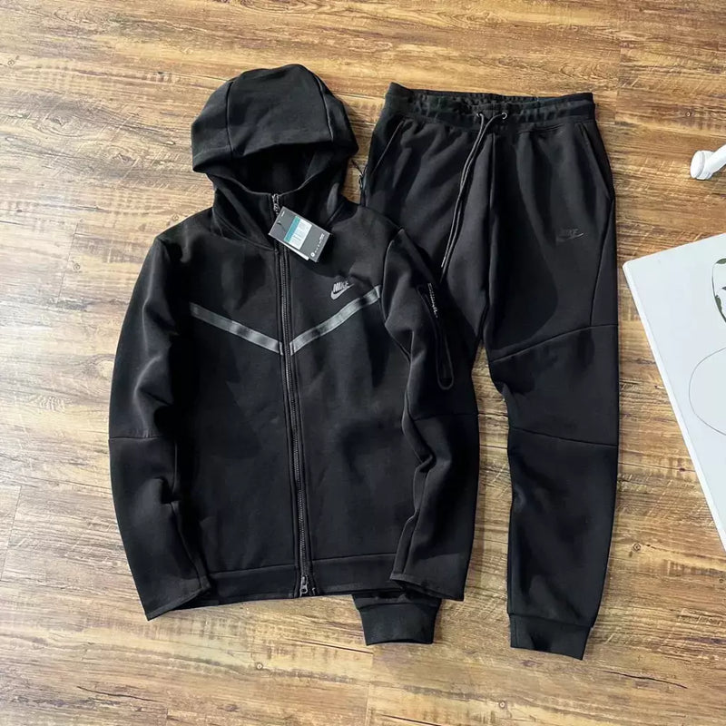 Tech Fleece Nike "Triple Black"